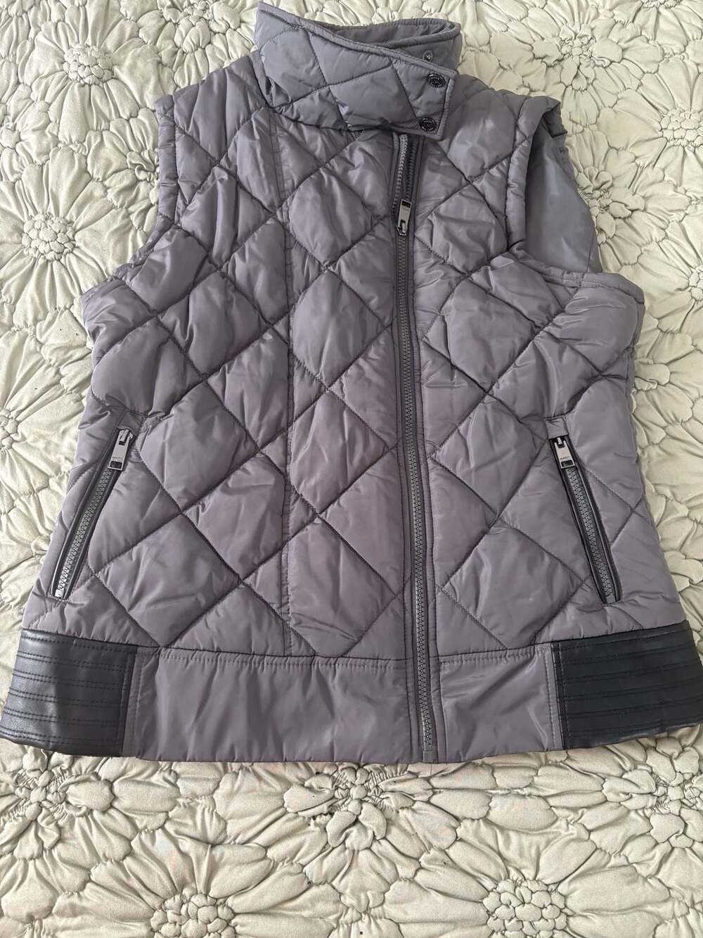 Marc New York Quilted Puffer Vest Size L Grey Faux Leather Trim
